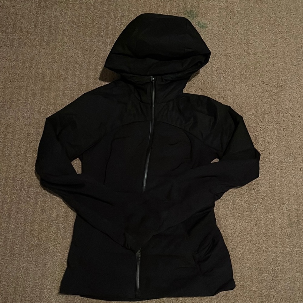Size 8 lululemon down for it all jacket. VGUC